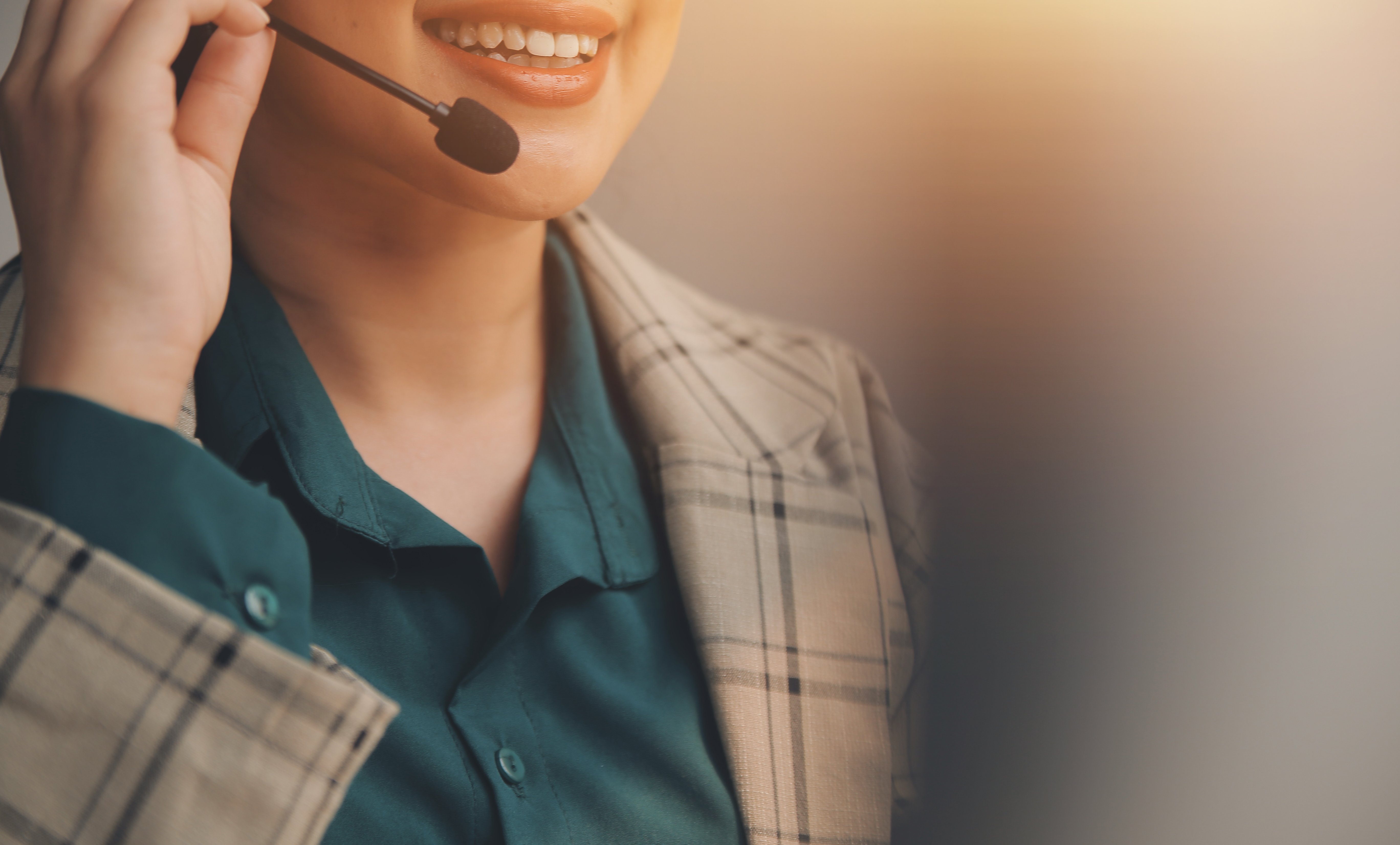 vecteezy_call-center-computer-and-business-with-woman-in-office-for_48769094